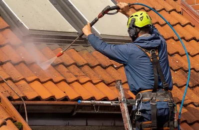 Démoussage et hydrofuge de toiture à Douville